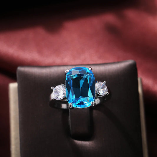 Huitan Gorgeous Big Sky Blue Stone Women Rings for Party Noble Lady's Finger Accessories Beauty Mother's Gift Statement Jewelry