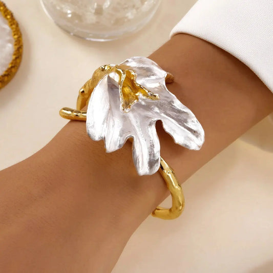 Exaggerated Big Flower Wrist Bangle for Women French Style Tulip Gold Color Metal Open Bangle Trendy Party Jewelry Accessory