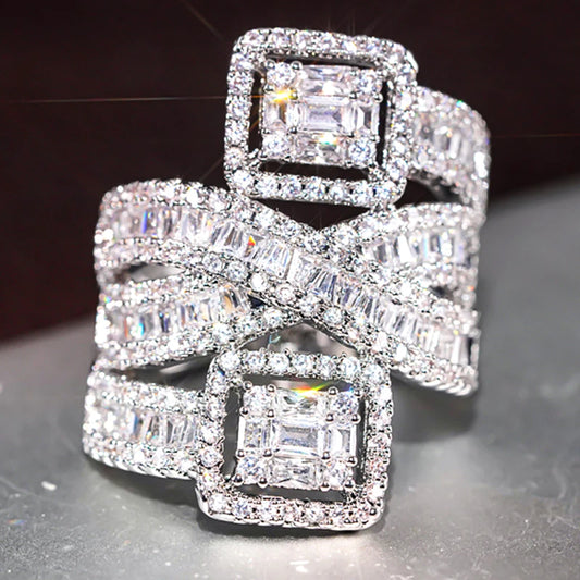 Huitan High-quality Bright CZ Finger Ring Female Anniversary Party Accessories Gorgeous Wedding Band Luxury Lady Fashion Jewelry